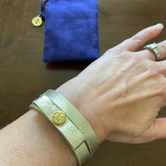 Tory Burch Double Wrap Bow Bracelet in Light Gold - Picture 2 of 3